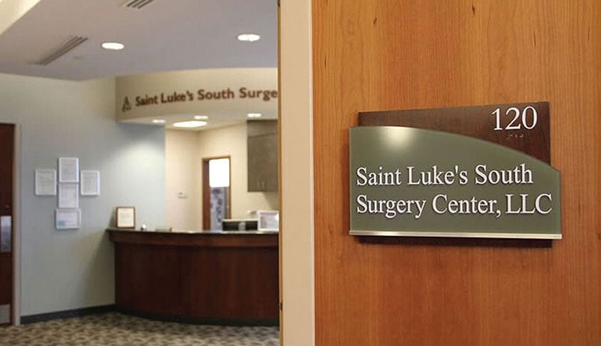 Saint Luke's South Surgery Center - Entrance